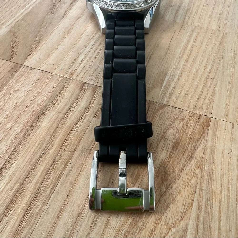 Fossil ladies black dial silver tone watch NEW BATTERY